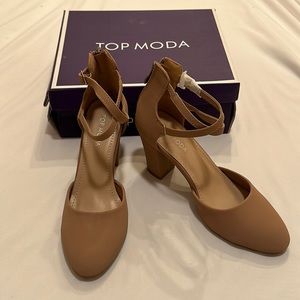 NWB Top Moda Women’s suede pointy toe nude heel size 6.5